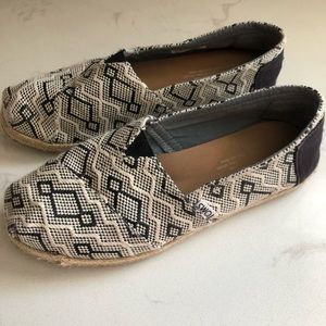 Tom’s black geometric espadrilles